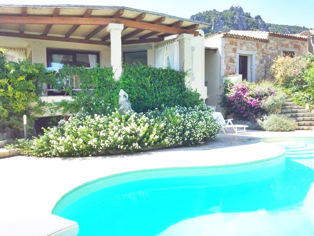Villa with pool in Porto Cervo hill