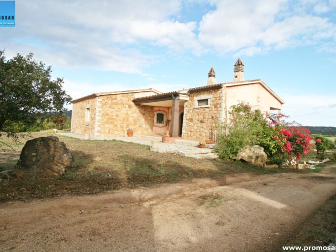 Countryvilla and dependance near Arzachena